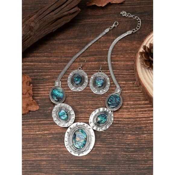 Silver Labradorite Hammered Geometric Necklace and Earring Set - Picture 1 of 6